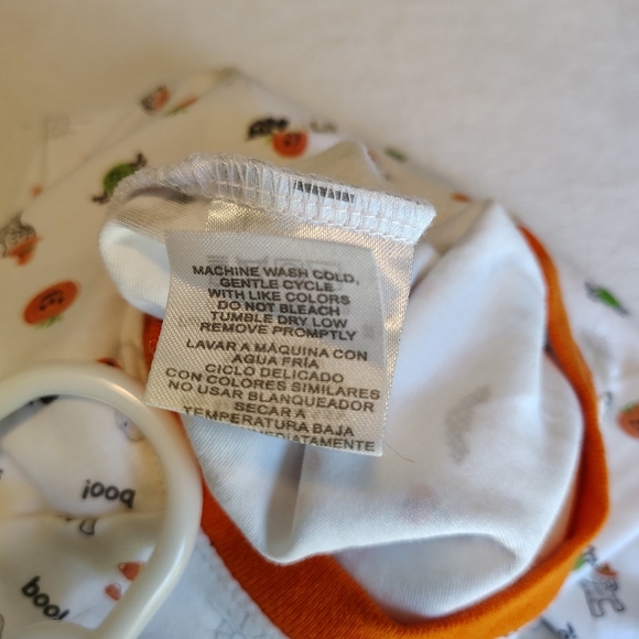 Kissy Kissy Fall Pumpkins Ghosts Bats Cats Spiders Halloween Sleeper 3-6 Months - Picture 5 of 5